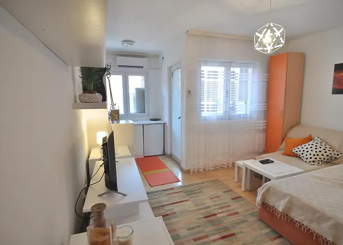 Charming Studio Near Downtown